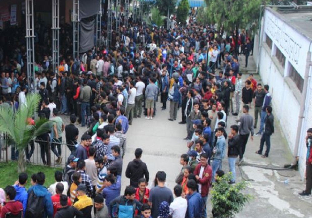 दुई दिन घर फर्कनेलाई अवसर– पहिलो दिन देखियो काठमाडौं छाड्नेको भिड