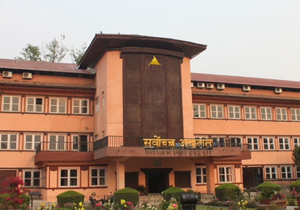 प्रधानमन्त्री प्रचण्ड र बाबुरामविरुद्धको मुद्दामा कारण देखाऊ आदेश जारी