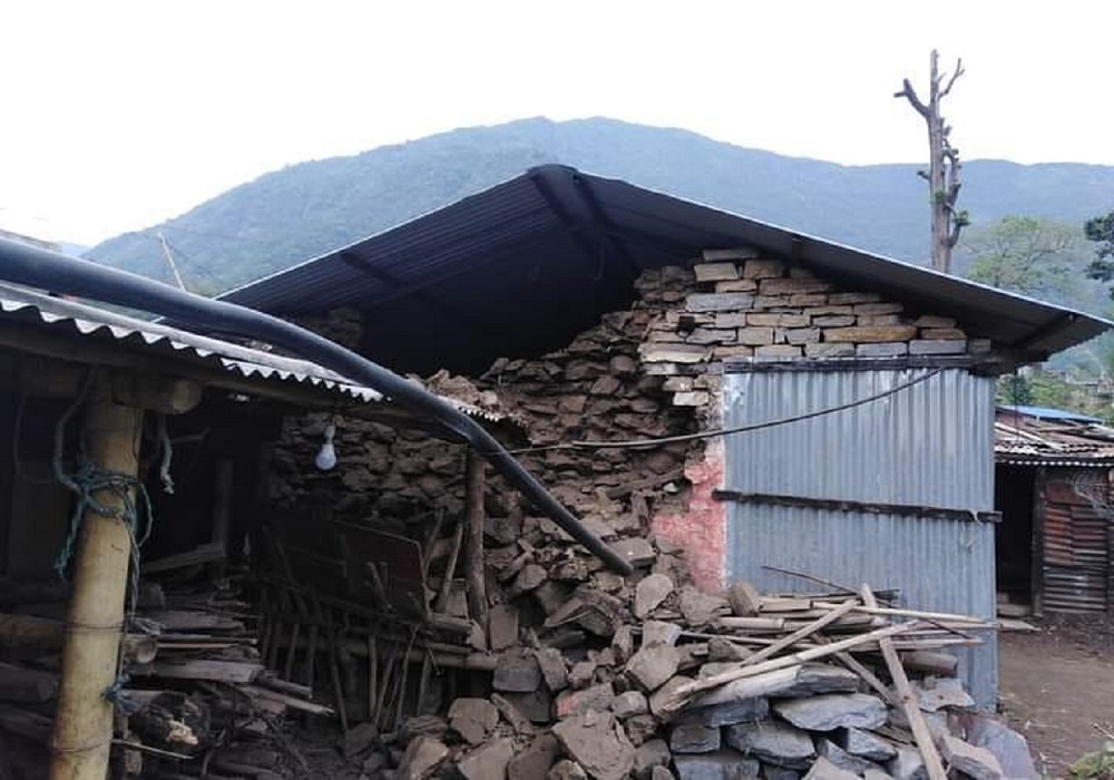 लमजुङ केन्द्रबिन्दु भएर ५.८ रेक्टरको भूकम्प, भत्किए कच्ची घर