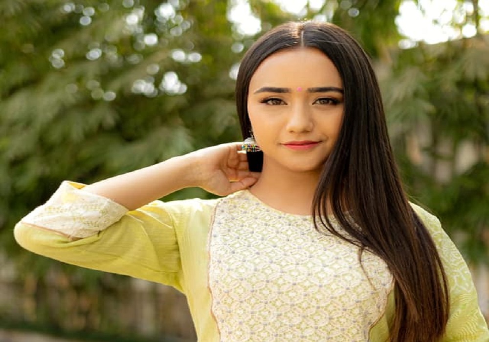 फिल्म प्राविधिकका लागि नायिका स्वस्तिमा खड्काले सहयोग अभियान