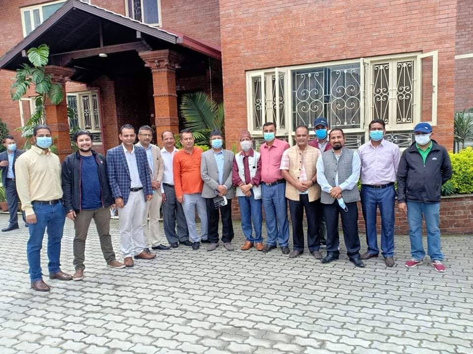 लोकत्रान्त्रीक ईन्जिनियरिङ्ग ग्रुपद्वारा प्रधानमन्त्री देउवालाई बधाई ज्ञापन