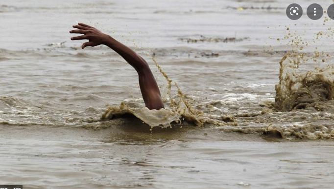 खोलाले बगाउँदा आमा – छोराको मृत्यु