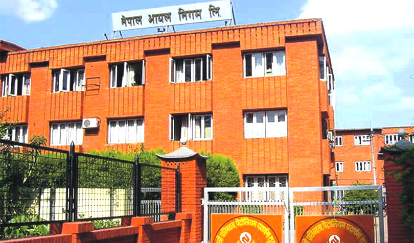 भारतबाट पेट्रोलियम पदार्थको मूल्य घटेर आयो, किन निगमले मूल्य घटाउँदैँन ?