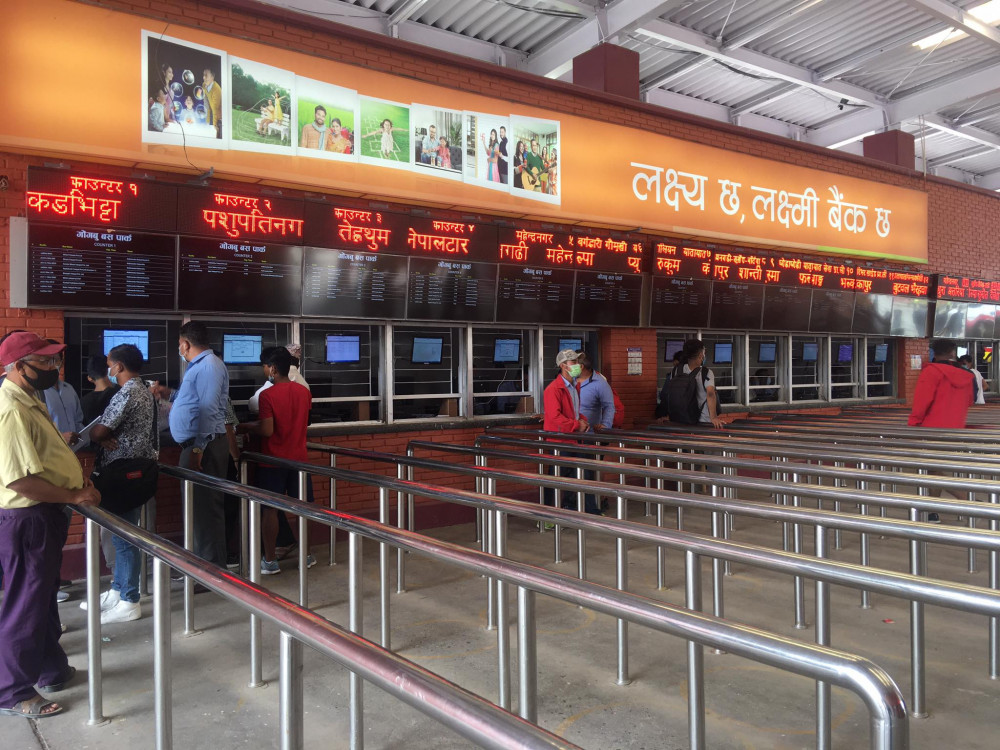 नयाँ बसपार्कमा कम्युटर प्रणालीको माध्यमबाट टिकट काट्न सुरु