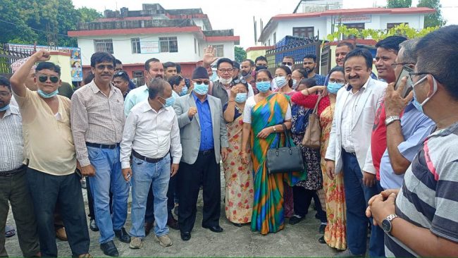 समाजवादीका १० जनाले गरे सनाखत
