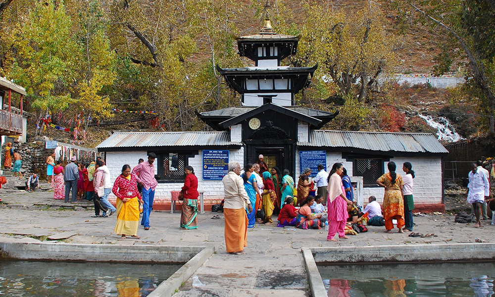 वैशाखदेखि बन्द रहेको मुक्तिनाथ मन्दिर खुल्यो