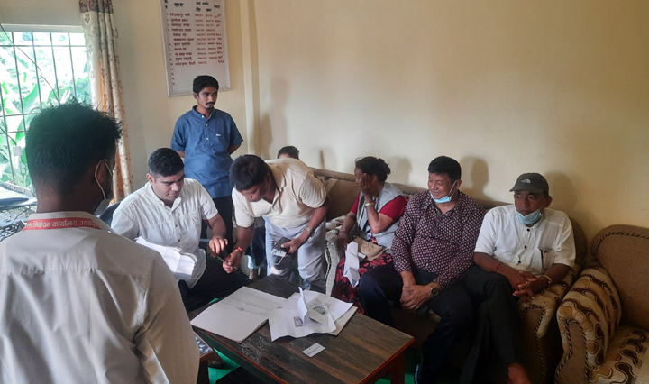 त्रियुगा नगरपालिकाका मेयर सहित ६ जनप्रतिनिधिले छाडे एमाले