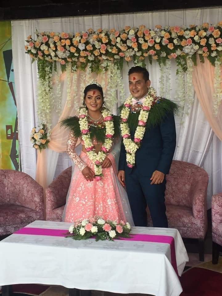 निर्देशक सुदर्शन थापा र सुप्रिया कटुवालबिच औँठी साटासाट