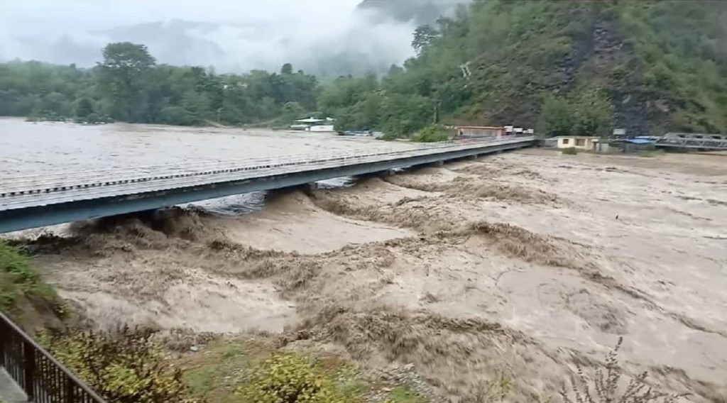 बाढी र पहिरोमा परि ८७ जनाको ज्यान गयो, २८ जना बेपत्ता