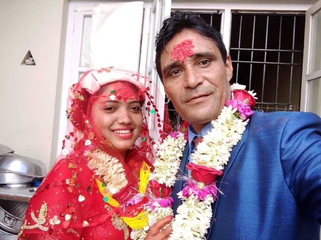 वेवारिस लास जलाउँदै आएका विनयजंग बस्नेत बैबाहीक बन्धनमा बाँधिए