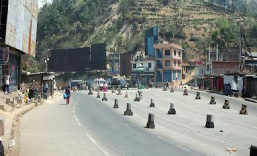 काठमाडौं भित्रिने मुख्य नाकामै खाल्डाखुल्डी र भत्किएको छियाछिया सडक