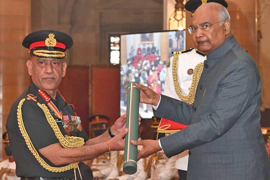 प्रधानसेनापति शर्माले भारतीय स्थल सेनाको मानार्थ महारथीको सम्मान पाए