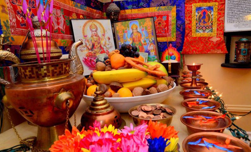 आज यमपञ्चकको तेस्रो दिन लक्ष्मी पूजा : धनधान्य र सम्पन्नताकी देवी लक्ष्मीको पूजा गरिँदै