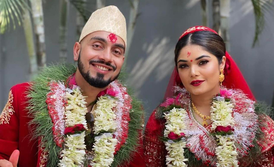 वैवाहिक बन्धनमा बाँधिइन् गायिका अधिकारी