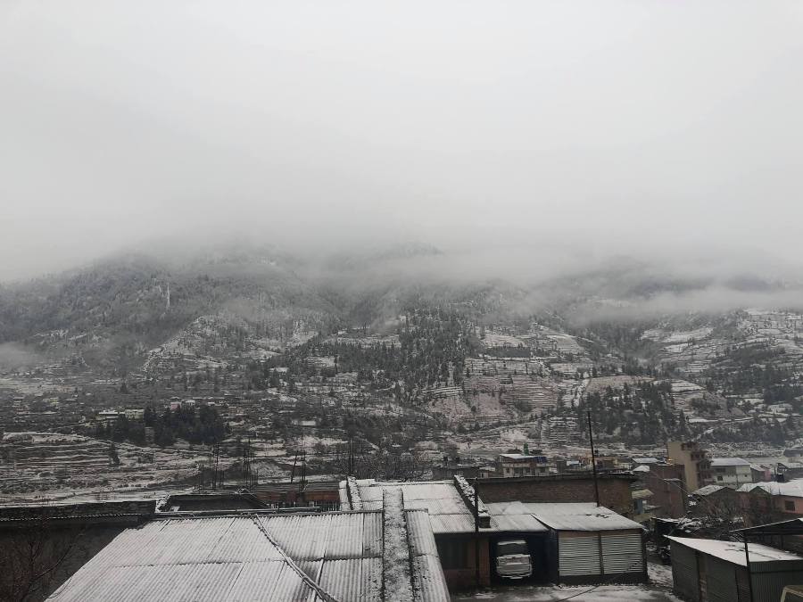 मुलुकभर हुस्सु-कुहिरो, दिउँसो यी प्रदेशमा हिमपातको आँकलन