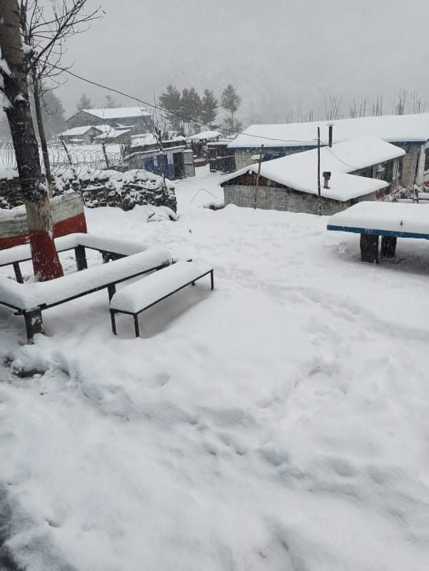 मनाङमा तीन फिटसम्म हिउँ