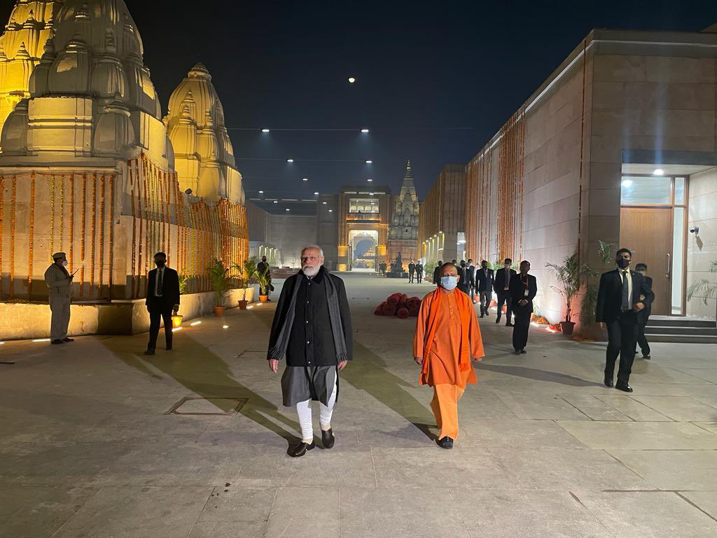 मध्यरातमा बनारसका सडक अवलोकनमा निस्किए मोदी