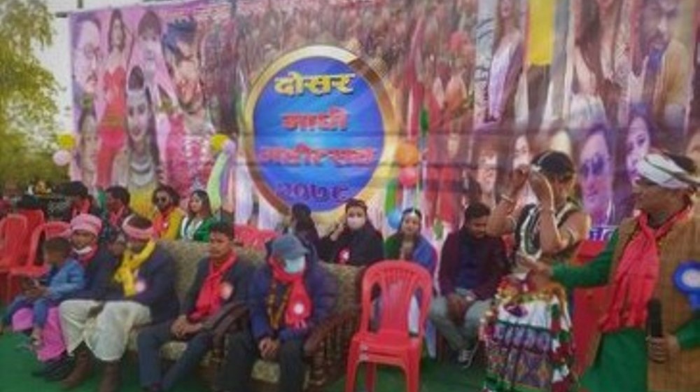 थारु कलाकारको प्रस्तुतिमा बर्छवा महोत्सब मनाईदै