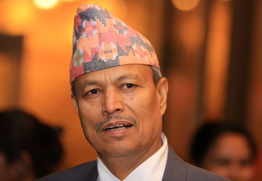 भीम रावलले पत्रकार सम्मेलन गर्दै