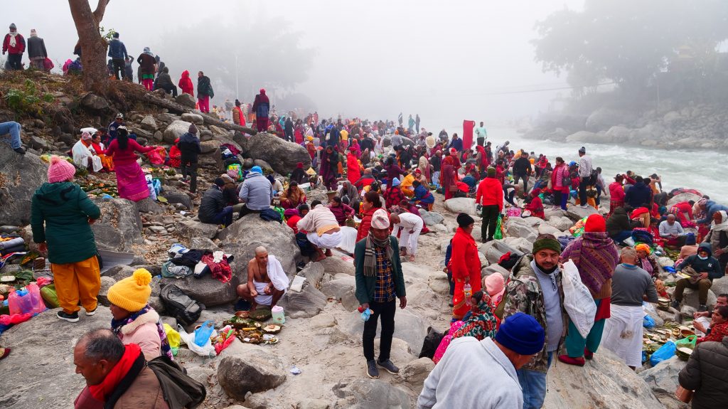 पौषकृष्ण औंसी : रसुवा र नुवाकोटको संगमस्थल उत्तरगयाधाममा श्राद्ध गर्नेको घुइँचो 