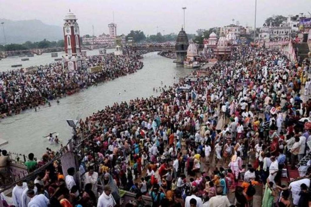 भारतमा तीस गुणाले बढ्यो संक्रमण ,गंगामा स्नान गर्न लाखौंको भिड