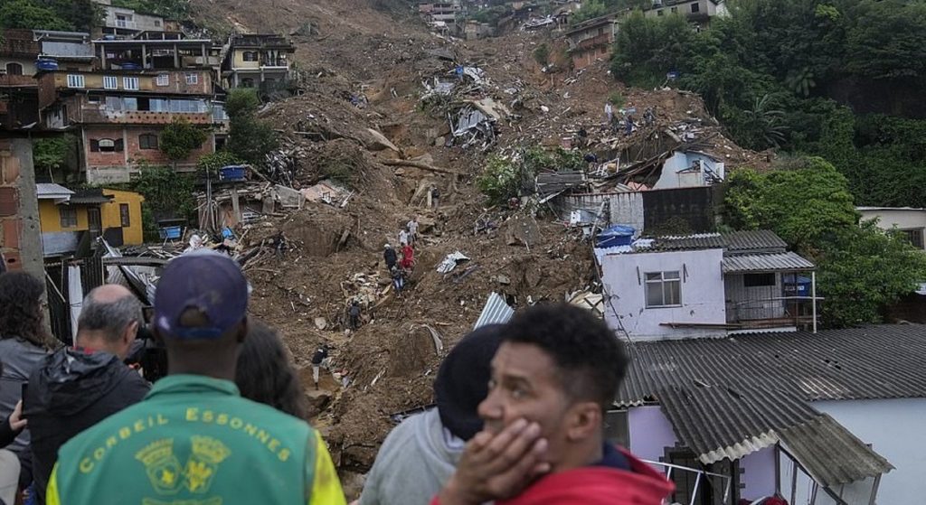 ब्राजिलमा  आएको बाढीमा परी १४ को मृत्यु