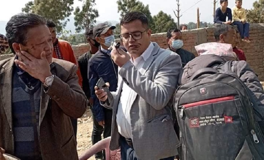 प्युठानमा जनप्रतिनिधि र कर्मचारीलाई कालोमोसो