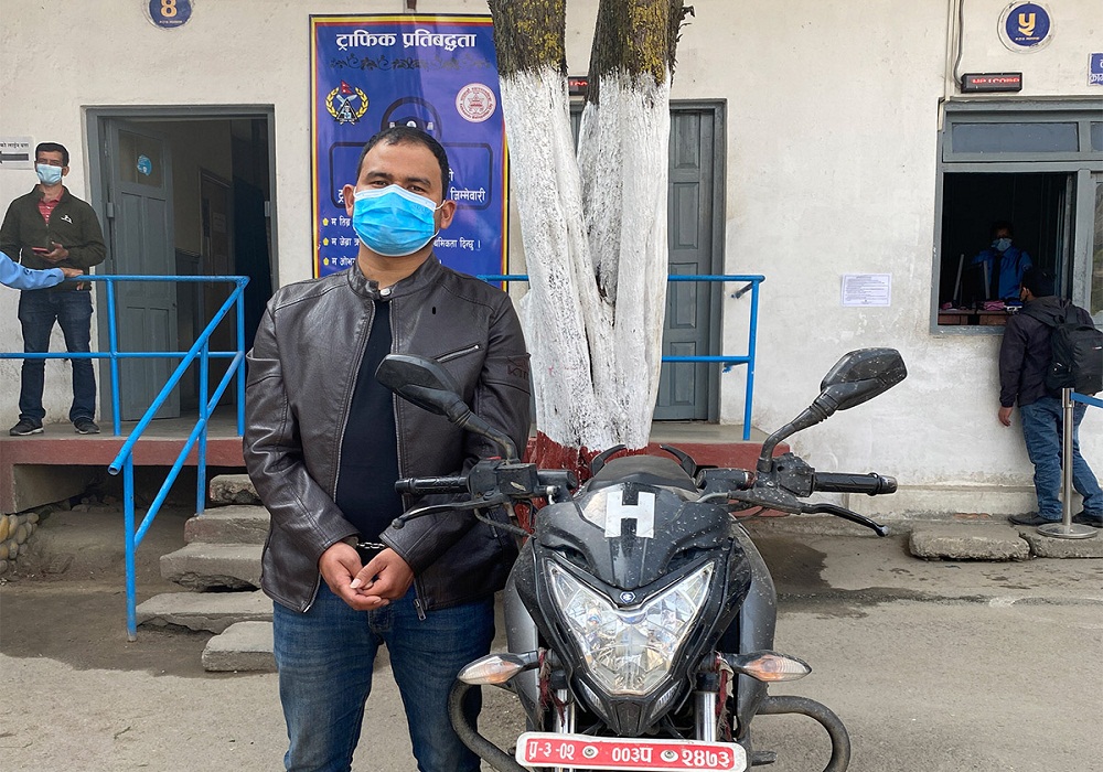 चोरीको मोटरसाइकलसहित एकजना पक्राउ