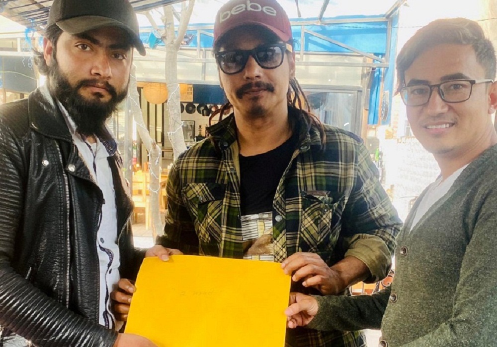 पलको स्थान सौगातले ओगटे