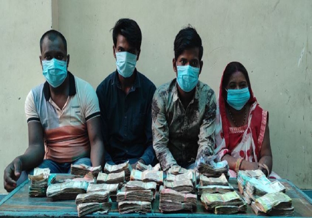 श्रोत नखुलेको भारतिय नोटसहित चार जना प्रहरी नियन्त्रणमा
