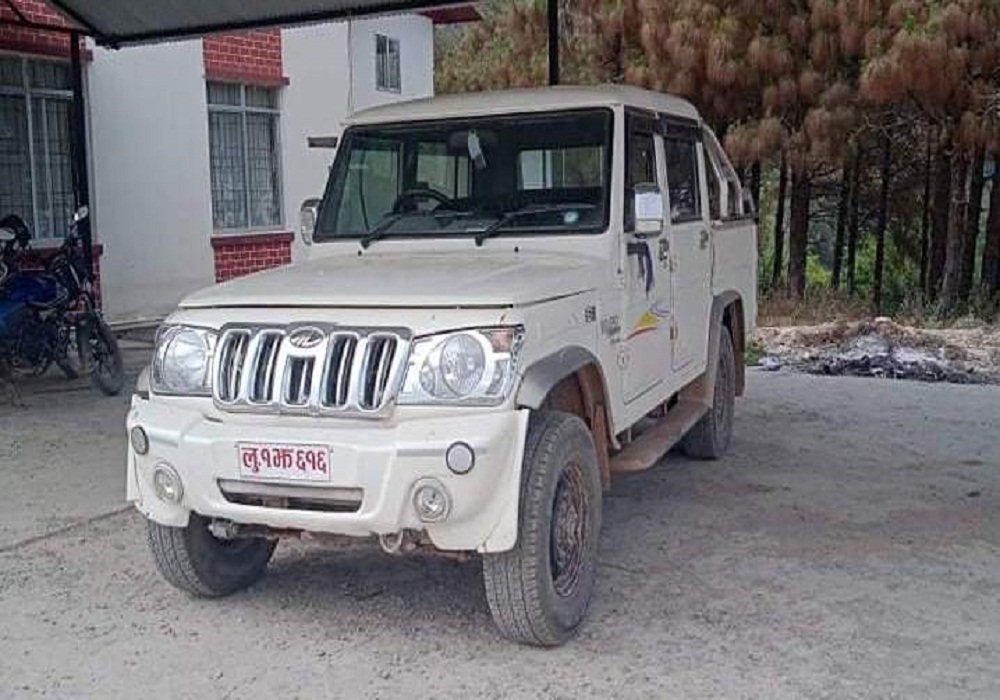 गाउँपालिका अध्यक्षले गरे गाडी फिर्ता