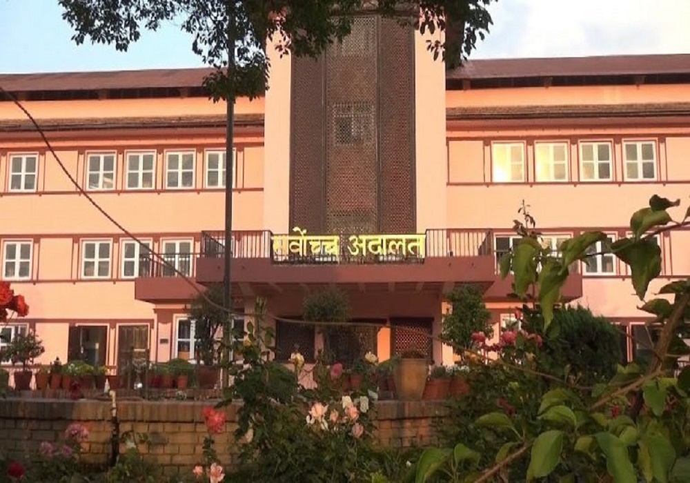 निर्वाचन आयोग सर्वोच्च अदालत पुगे