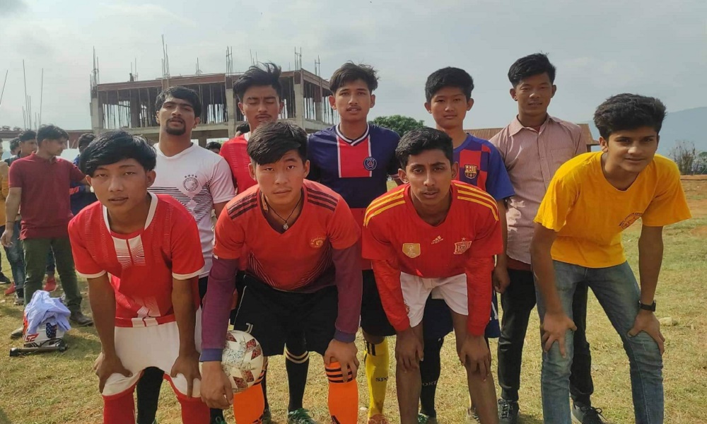 खेलको पुरस्कार नपाएपछि रुम्जाटार माविका विद्यार्थी निराश हुँदै मिडियामा…
