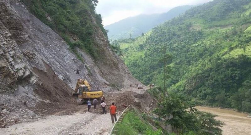 पाल्पामा सुख्खा पहिरो खस्दा तानसेन बुटवल सडकखण्ड अवरुद्ध
