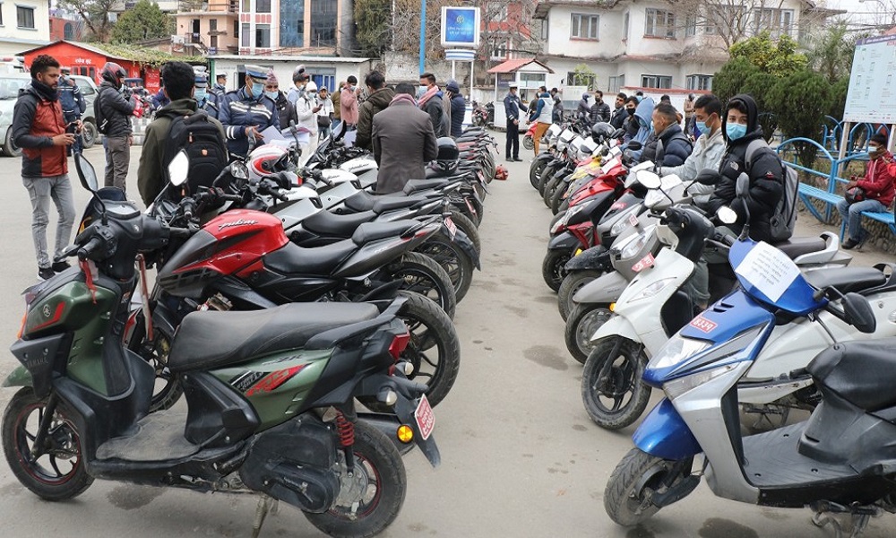 मोटरसाइकल तथा स्कुटर चोरीमा संलग्न ६ जना पक्राउ