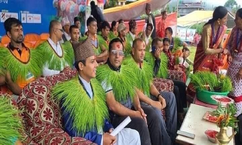 बिउको माला घाँटीमा, सामाजिक सञ्जालमा छायो