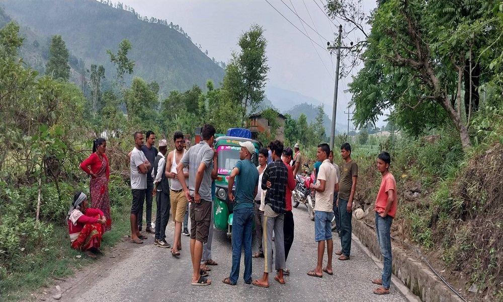 अटो र मोटरसाइकल ठोक्किदा पाँच जना घाइते