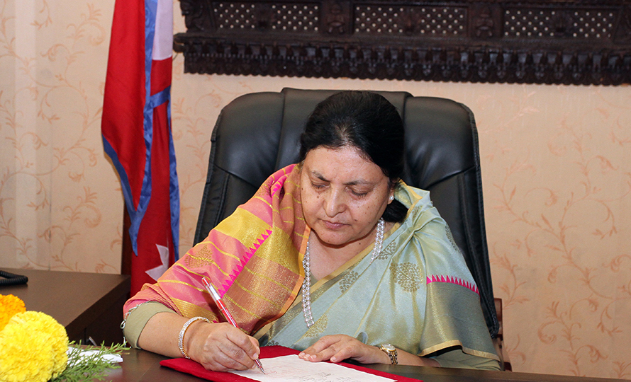 ‘देश जोगाऔं’ भन्दै राष्ट्रपतिको सक्रियता ‘सरकारप्रति आक्रोश, निष्पक्ष निर्वाचनप्रति संशय’