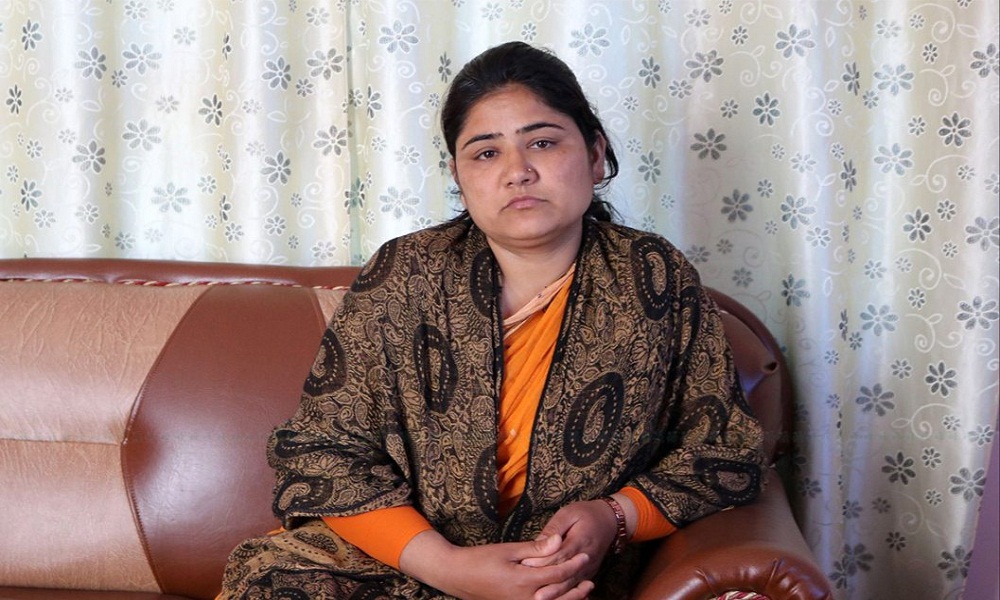 श्रीमती र छोरीमाथि हातपात गरेकी आरोपित राज्यमन्त्रीलाई अस्पताल भर्ना