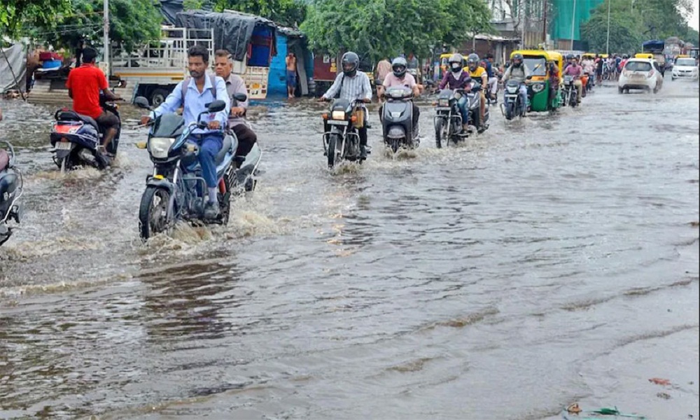 भारतमा वर्षाले जनजीवन प्रभावित, ६३ जनाको मृत्यु