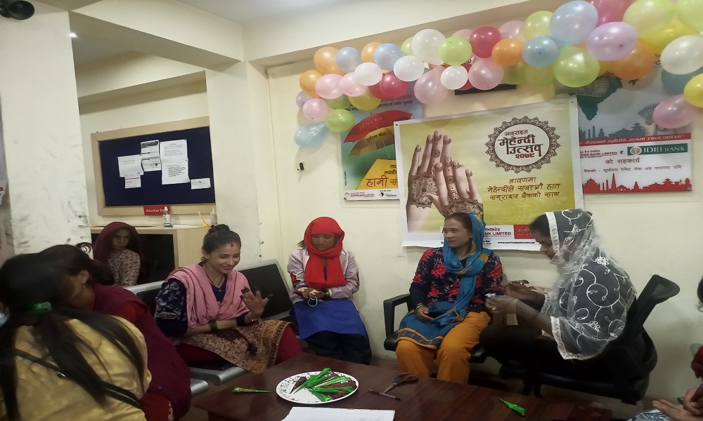 जुम्लाका महिला हरियो चुरा र मेहेन्दीले रङगाउँदै सन्राइज बैंक