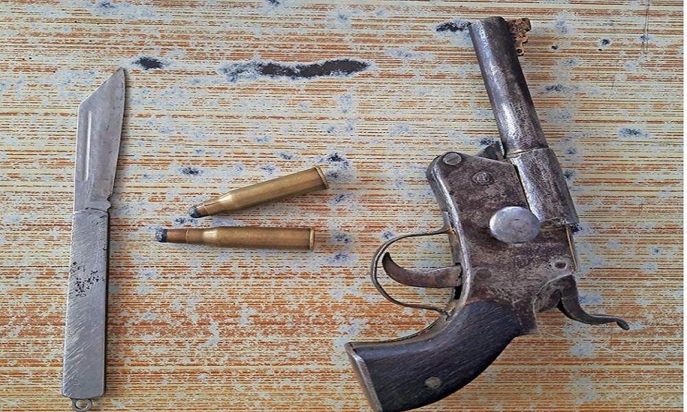पसलमा लुकाएको पेस्तोल र गोलीसहित हरिवनका १ पुरुष पक्राउ