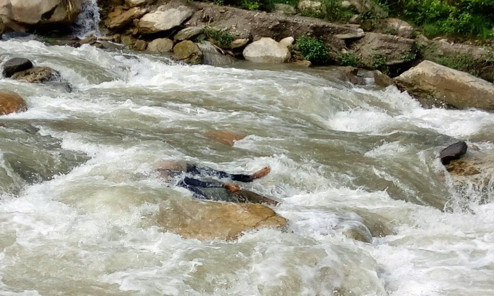 दाङमा खोलामा बगेर तीन वर्षीय बालकको मृत्यु