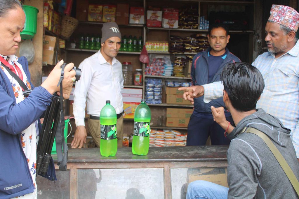 पेट्रोलको गन्ध आउने पेयपदार्थ ड्यु प्रशासनले गर्‍यो जफत