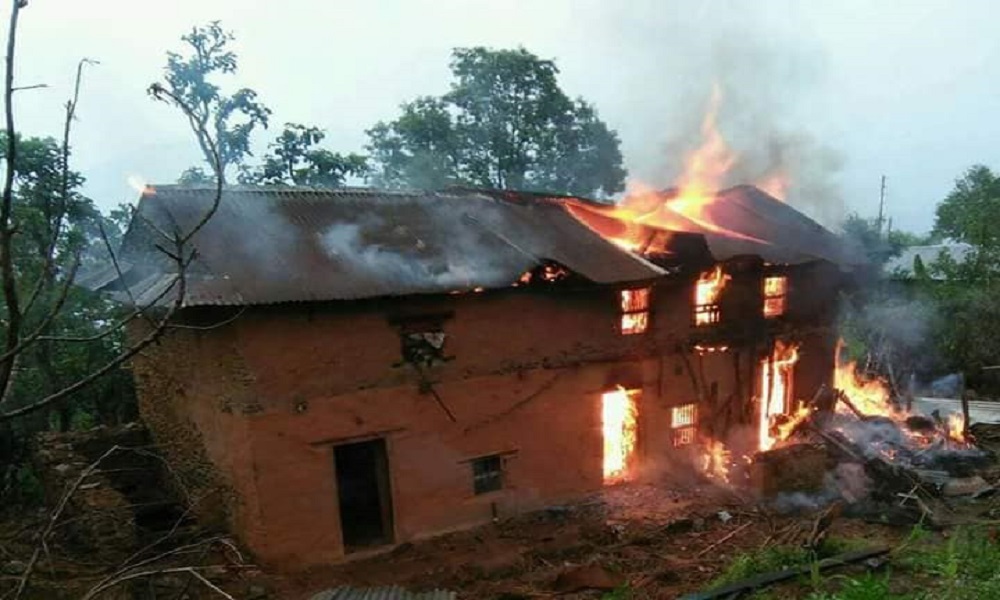 लमजुङमा आगलागीबाट घर जलेर नष्ट