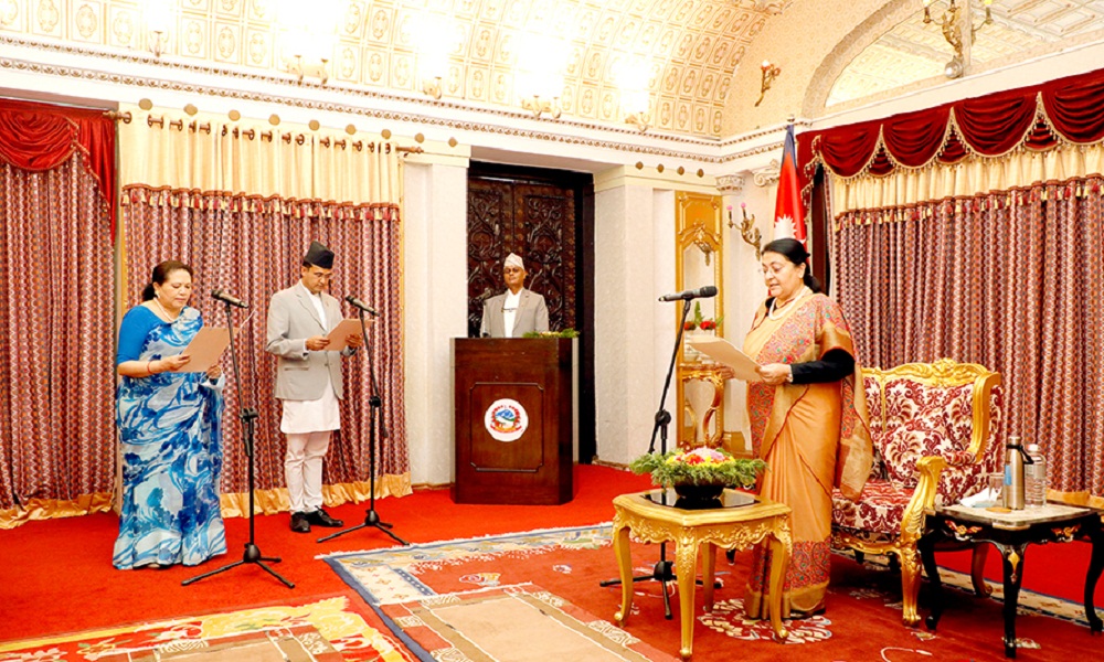 दुई देशका राजदूतले लिए शपथ