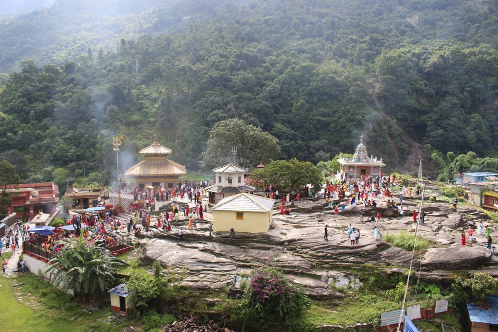 साउनको अन्तिम सोमवार  देशभरका शिवालयमा दर्शनार्थीको घुइँचो (फोटो फिचर)