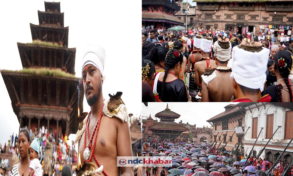 हात, काँध र टाउकोमा बत्ती राखेर खाली खुट्टा आरती