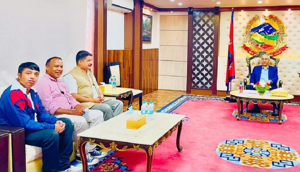 प्रधानमन्त्रीद्वारा सञ्चारसम्बन्धी कानुनहरू टुंगोमा पुर्‍याउन सञ्चारमन्त्रीलाई निर्देशन