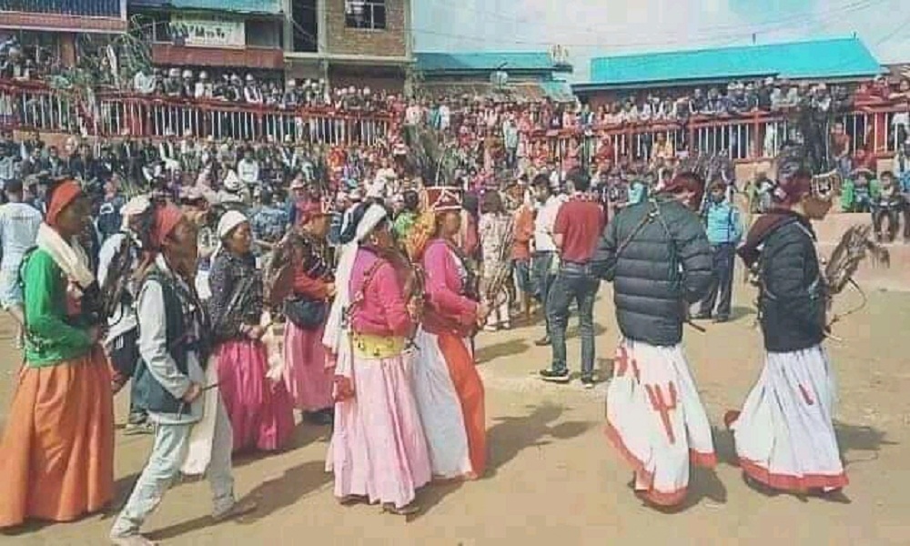 आध्यात्मिक ज्ञान आर्जन गर्न धामीझाँक्री गुफा बस्छन्